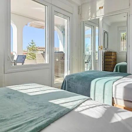 ヴィラ Three Bedroom With Private Pool In Torreblanca フエンヒロラ